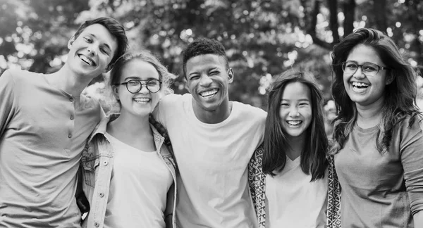 Diverse Young friends Bonding Outdoors — Stock Photo, Image