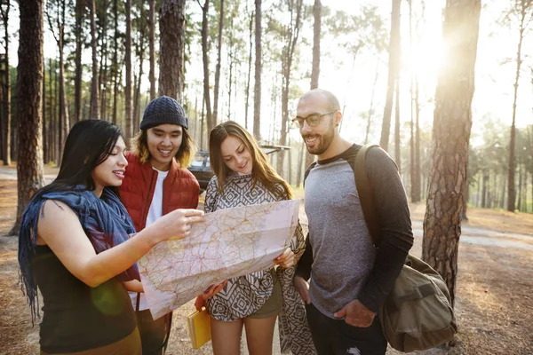 Jonge mensen reizen — Stockfoto