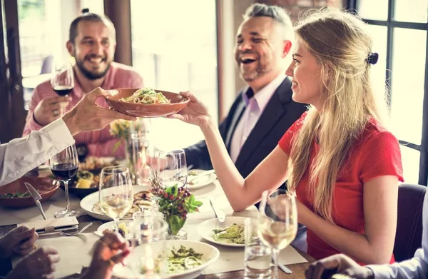 Mensen samen op diner Concept — Stockfoto
