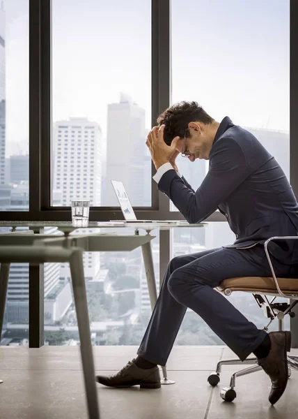 作業ストレスの多いビジネスマン — ストック写真