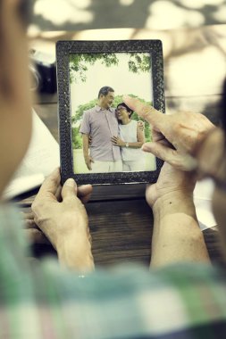 Çift onların fotoğraf