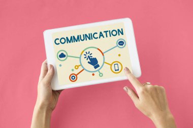 Dijital tablet ellerinde 