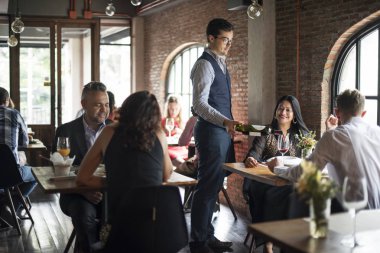 Restaurant konseptini insanlarda