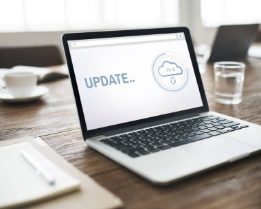 Tablo kavramı üstünde laptop  