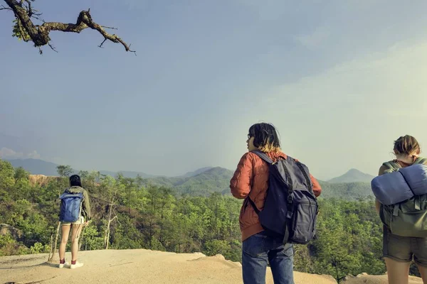 Young Friends Travelers in Forest — Stock Photo, Image