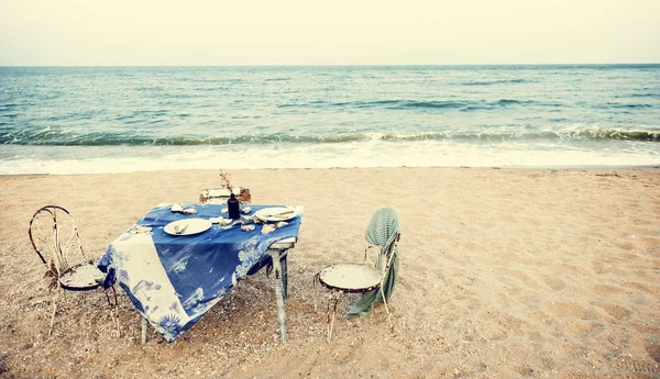Table et chaises sur la plage — Photo