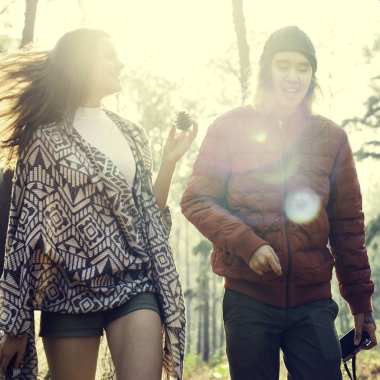 genç bir çift yolcuları