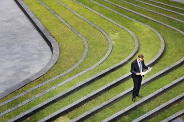 işadamı okuma gazete