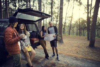 Araba park orman arkadaşları 
