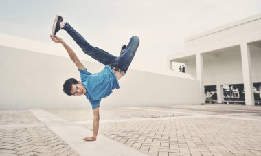 adam dans breakdance