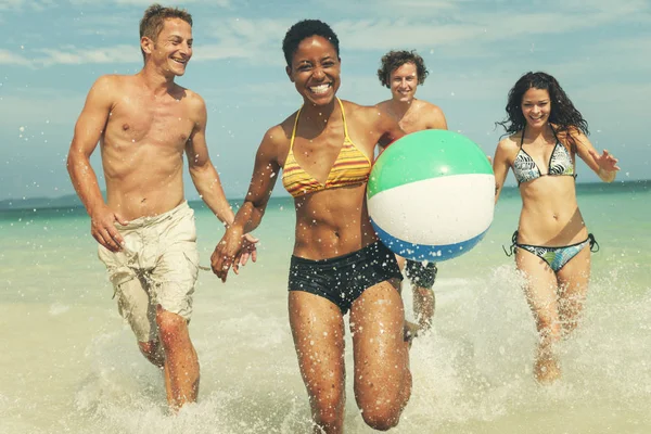 People playing with ball on beach — Stock Photo, Image