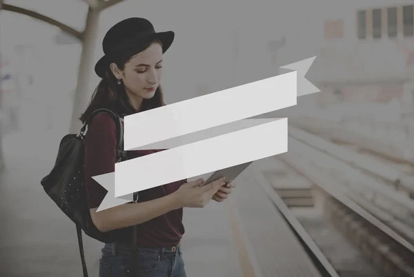 Woman browsing in digital tablet — Stock Photo, Image