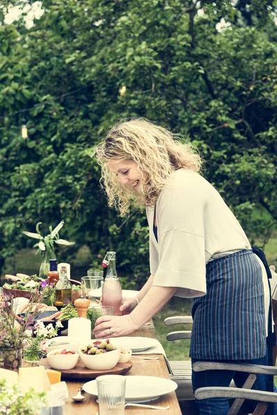 Housewife preparing table for dinner — Stock Photo, Image