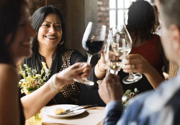 Vänner på Party Concept — Stockfoto