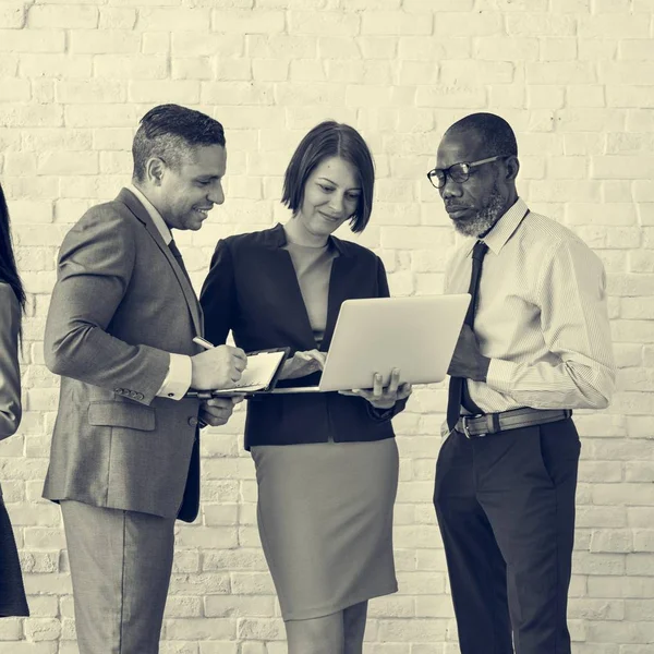 Equipe de negócios trabalhando juntos — Fotografia de Stock