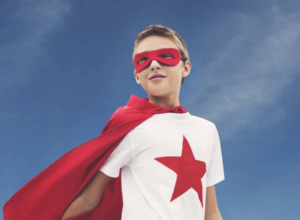 Menino de traje Super-herói — Fotografia de Stock