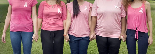 Las mujeres se apoyan mutuamente — Foto de Stock