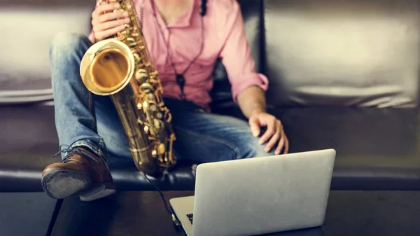 Jazzman holding Saxophone — Stock Photo, Image