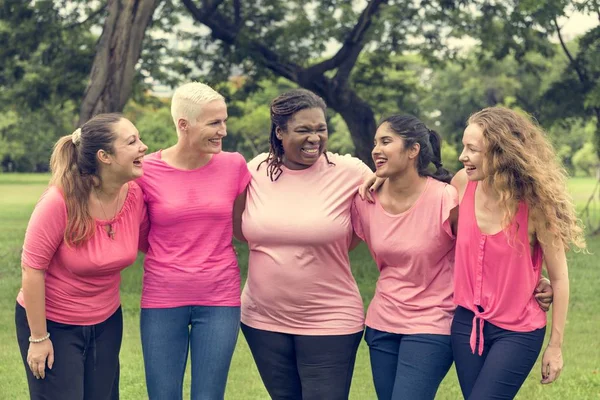 Le donne si sostengono a vicenda — Foto Stock