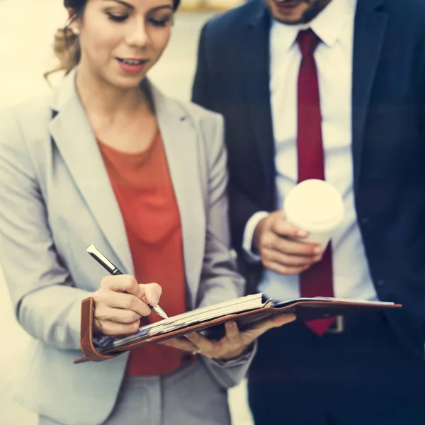 Gente de negocios discutiendo trabajo —  Fotos de Stock