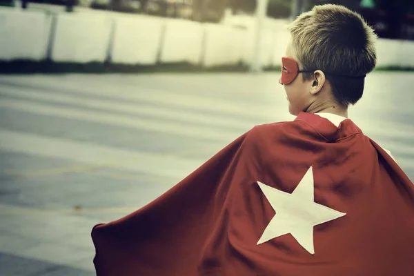 Menino de traje Super-herói — Fotografia de Stock