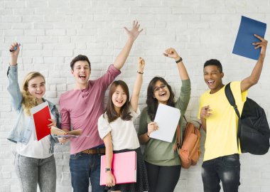 Neşeli öğrenciler iyi eğlenceler