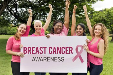 Kadınlar birbirlerine destek olurlar.