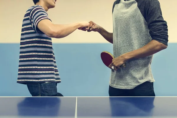 Ping pong spelers vuist hobbel — Stockfoto