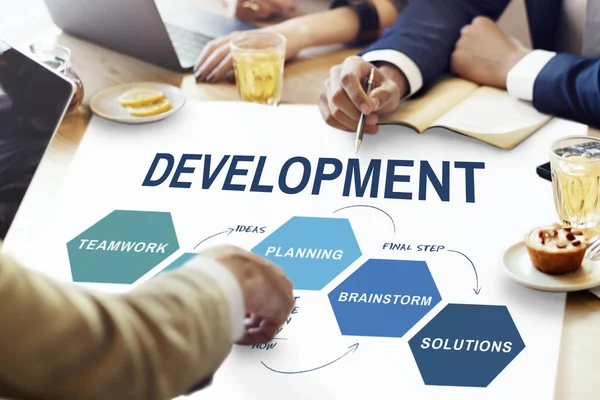 toplantıda çeşitli insanlar