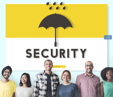 insanlar duvara yakın duruyor