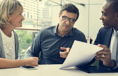 İşadamları toplantısında tartışma