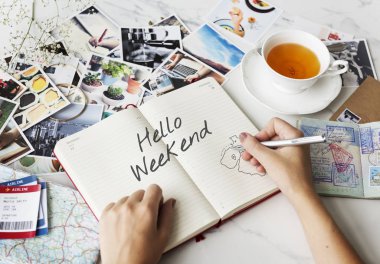 Defterde yazan kadın