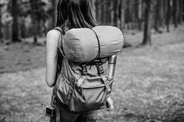 Genç kadın backpacker