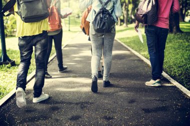 Öğrenciler arasında park Üniversitesi'ne gitmek