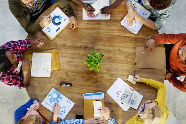 Affärsmän på konferensen — Stockfoto