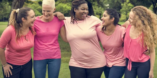 Las mujeres se apoyan mutuamente — Foto de Stock