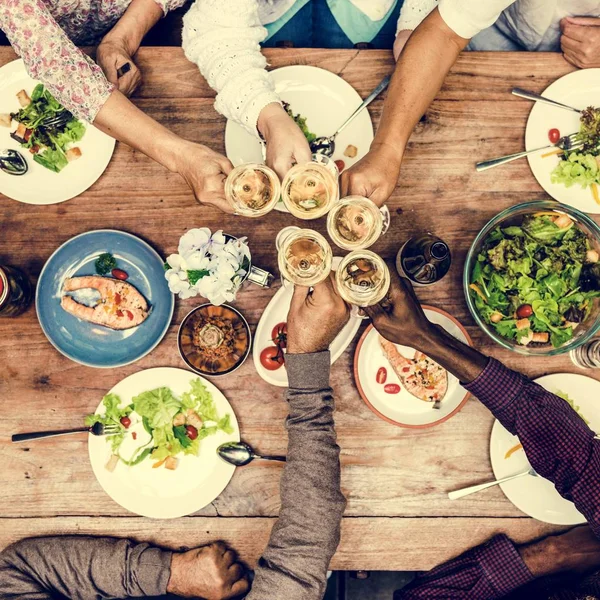 Teman makan malam bersama — Stok Foto