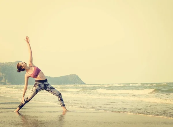 Woman doing Yoga and stretching exercise — Stock Photo, Image