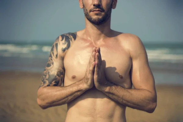 Man doen yoga meditatie — Stockfoto