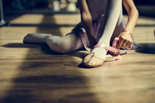 芭蕾女孩领带足尖鞋 — 图库照片