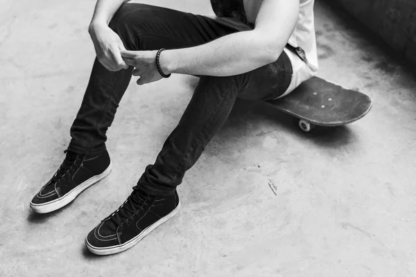 Homem Skateboarder e esporte extremo — Fotografia de Stock