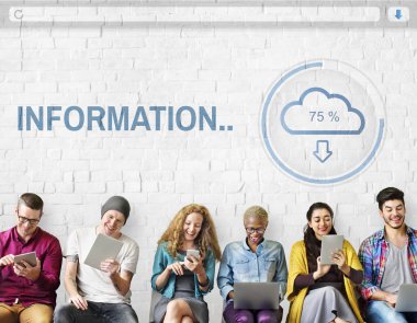 İnsanlar dijital araçları tarama  