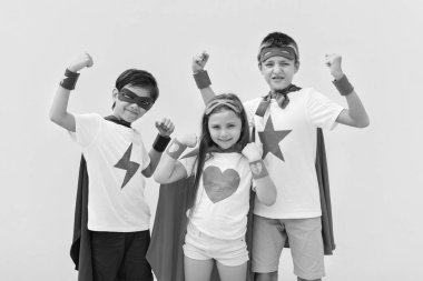 Kostümlü çocuklar süper kahramanlar.