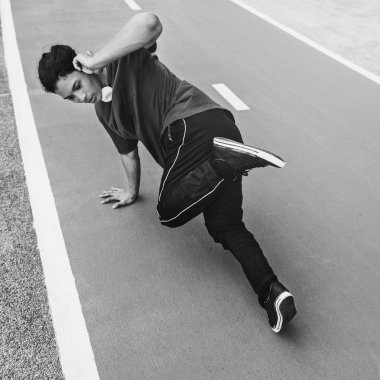 adam dans breakdance