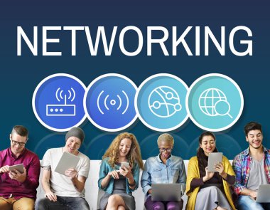 İnsanlar dijital araçları tarama  