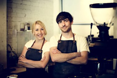 Garson ve kafede çalışan barista