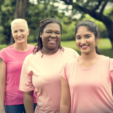 Kadınlar birbirlerine destek olurlar.