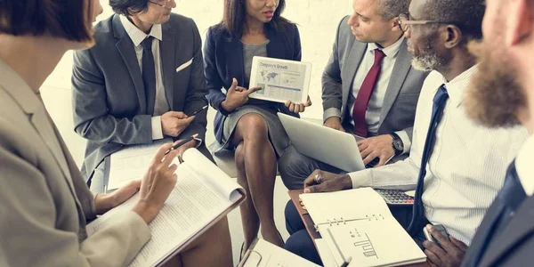 Gente de negocios discutiendo plan de marketing —  Fotos de Stock