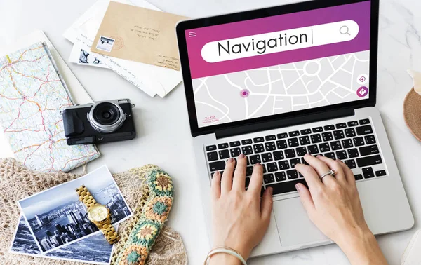 Woman working on laptop — Stock Photo, Image