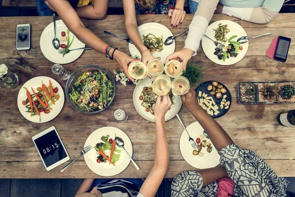 Mujeres cenando — Foto de Stock